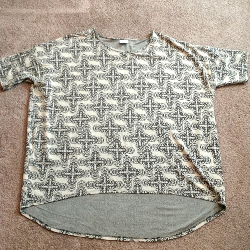 LuLaRoe Women’s Short Sleeve Shirt Size 2XL‎ high low shirt